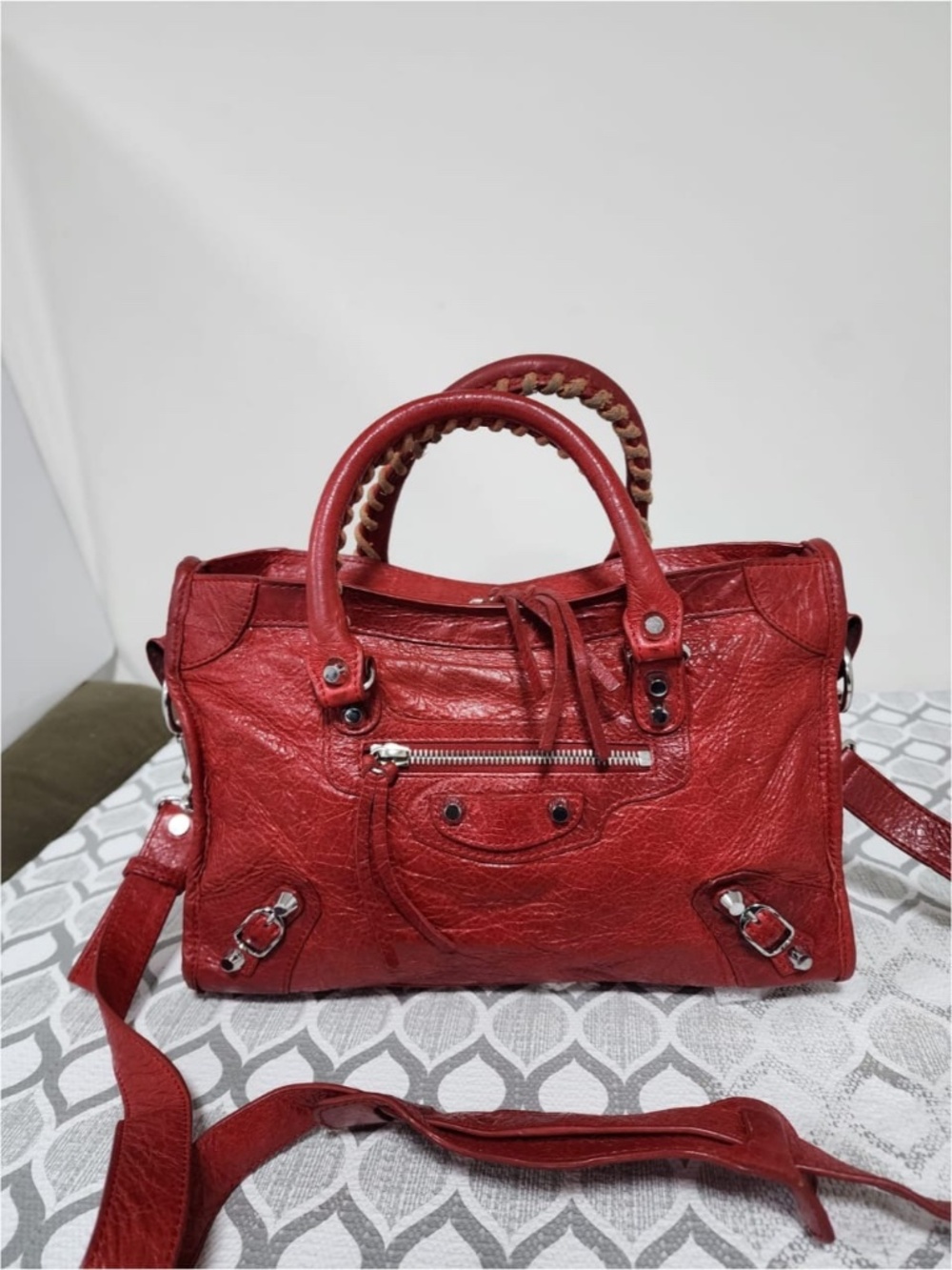 Authentic This authentic Balenciaga Leather Motocross Classic City Shoulder Bag